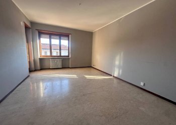 Camera da letto - Three-room apartment viale Giuseppe Garibaldi, 8, Carmagnola - photo 5