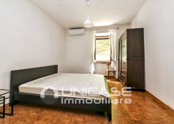 Camera da letto - Bilocale via Vigna, 5, Torre Pellice - foto 13