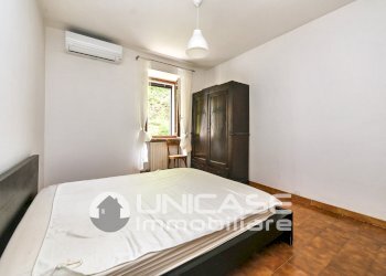 Camera da letto - Bilocale via Vigna, 5, Torre Pellice - foto 14