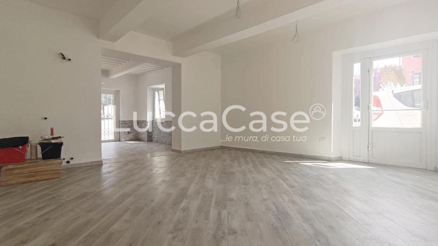 Commercial Premises Massarosa - photo 1