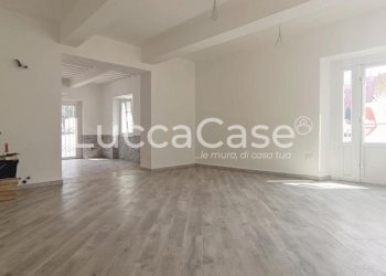 Commercial Premises Massarosa - photo 1