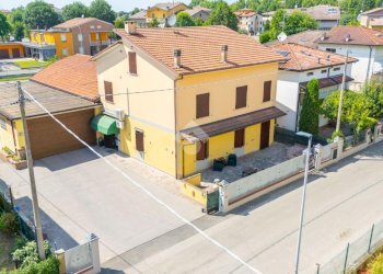 Casa indipendente Via XXV Aprile, Castelnovo di Sotto - foto 1