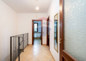 Hall / corridoio - Terraced Villa via la forcella
 
18, Riano - photo 10