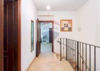 Hall / corridoio - Terraced Villa via la forcella
 
18, Riano - photo 16