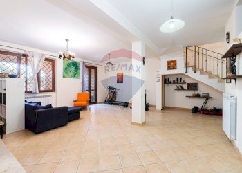 Soggiorno - Terraced Villa via la forcella
 
18, Riano - photo 18