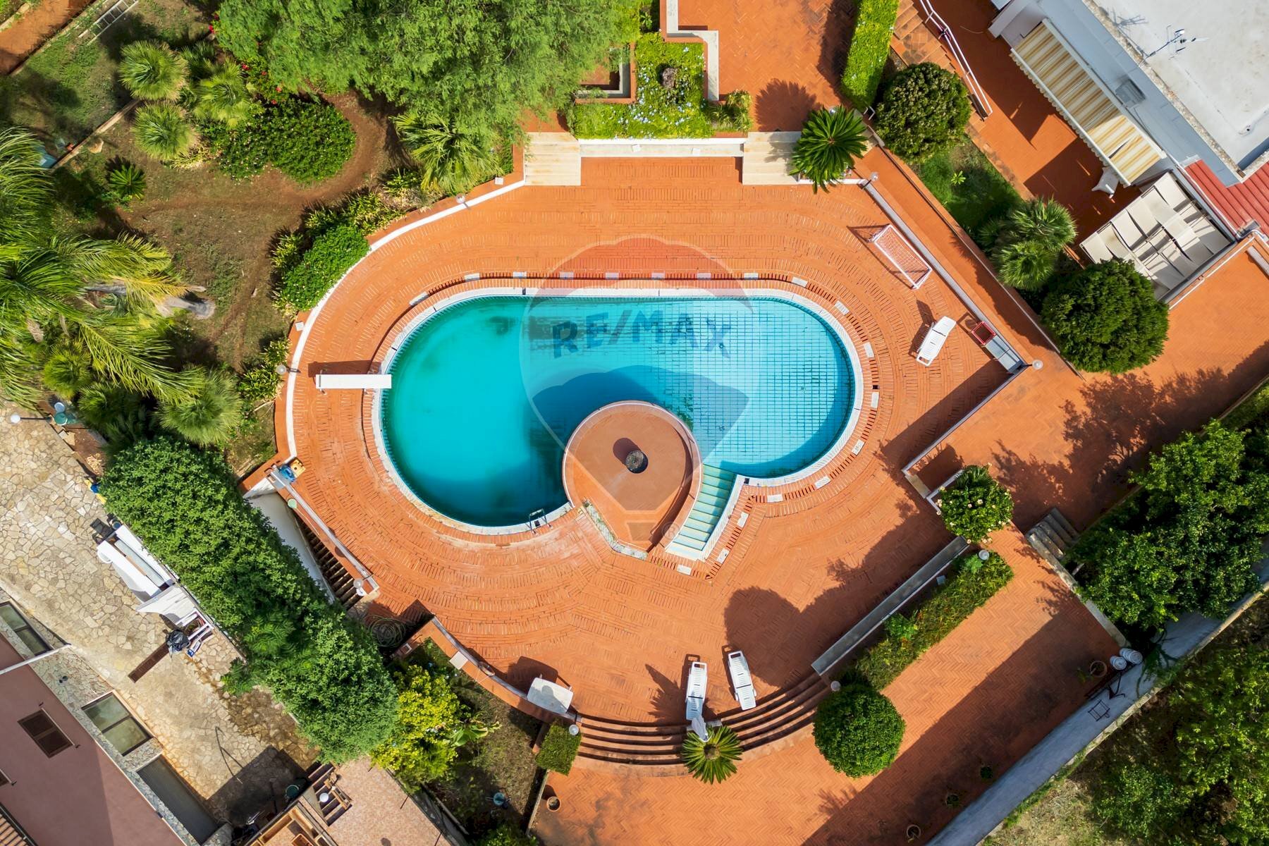 Piscina - Villa Via Tommaso Natale
 
93/E, Palermo - foto 1