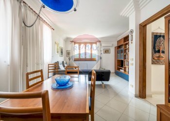 Sala da pranzo - Villa Via Tommaso Natale
 
93/E, Palermo - foto 8