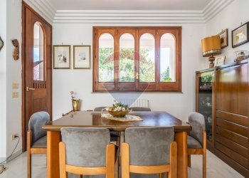 Sala da pranzo - Villa Via Tommaso Natale
 
93/E, Palermo - foto 15