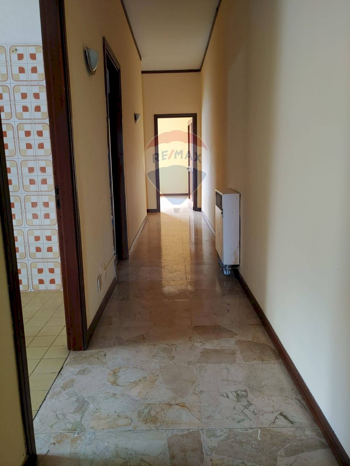 Hall / corridoio - Three-room apartment Via Vittorio Emanuele III
 
424, Paterno - photo 1