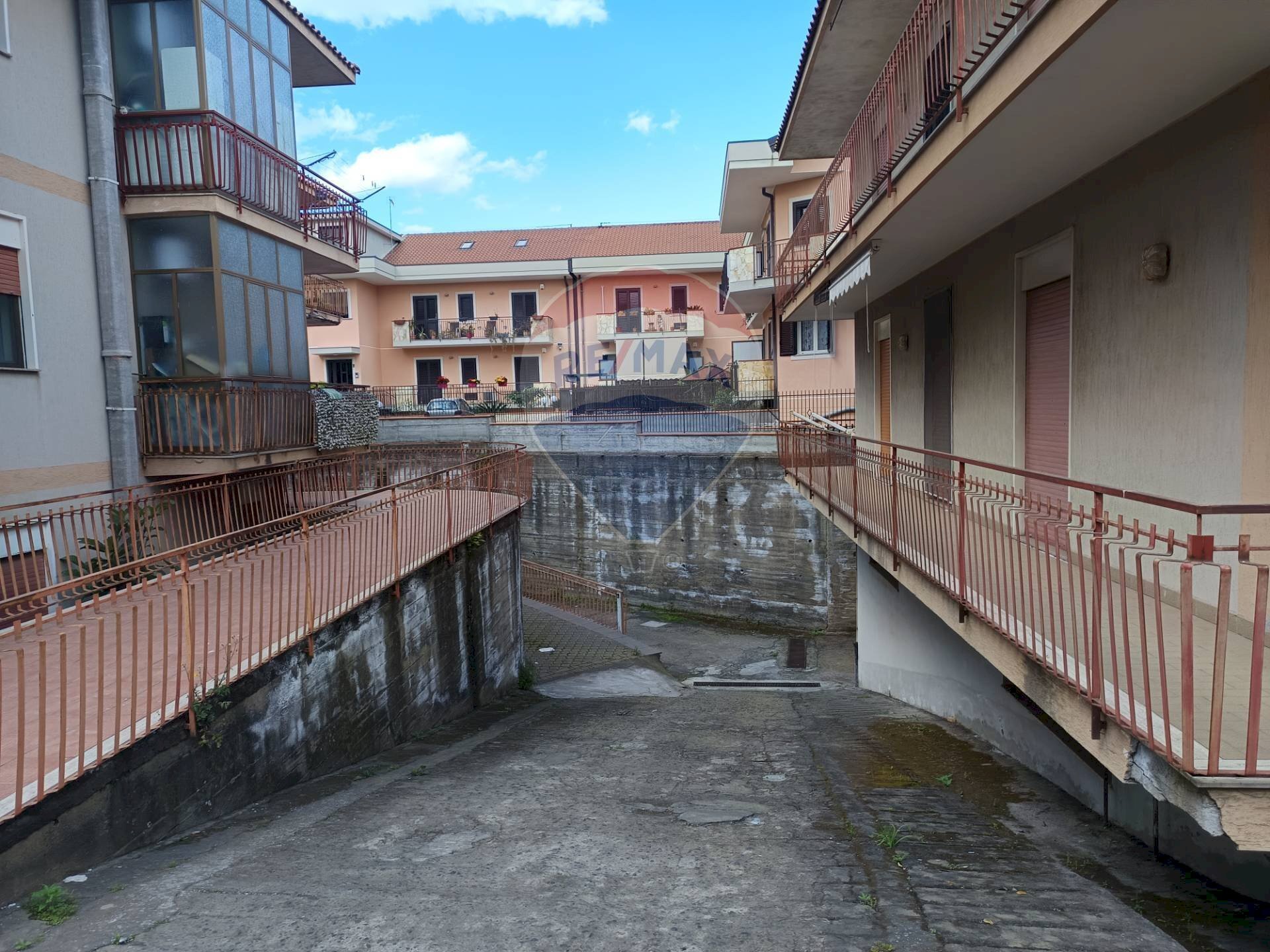 Edificio all\'aperto - Two-room apartment Strada 37 Santa Maria La Strada Quartiere
 
snc, Giarre - photo 1