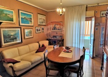 Sala da pranzo - Quadrilocale VIA MARIANI
 
44, Catania - foto 1