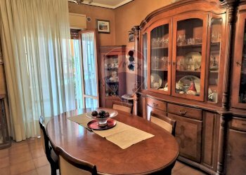 Sala da pranzo - Quadrilocale VIA MARIANI
 
44, Catania - foto 2