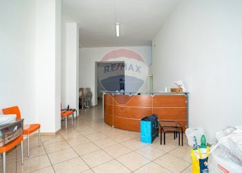 Camera / camera da letto - Negozio via circumvallazione
 
503, Paterno - foto 1