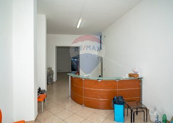 Camera / camera da letto - Negozio via circumvallazione
 
503, Paterno - foto 2