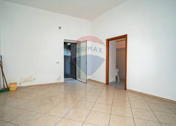 Stanza vuota - Negozio via circumvallazione
 
503, Paterno - foto 11