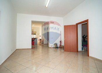 Stanza vuota - Negozio via circumvallazione
 
503, Paterno - foto 12