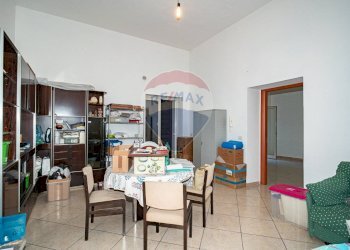 Sala da pranzo - Negozio via circumvallazione
 
503, Paterno - foto 14