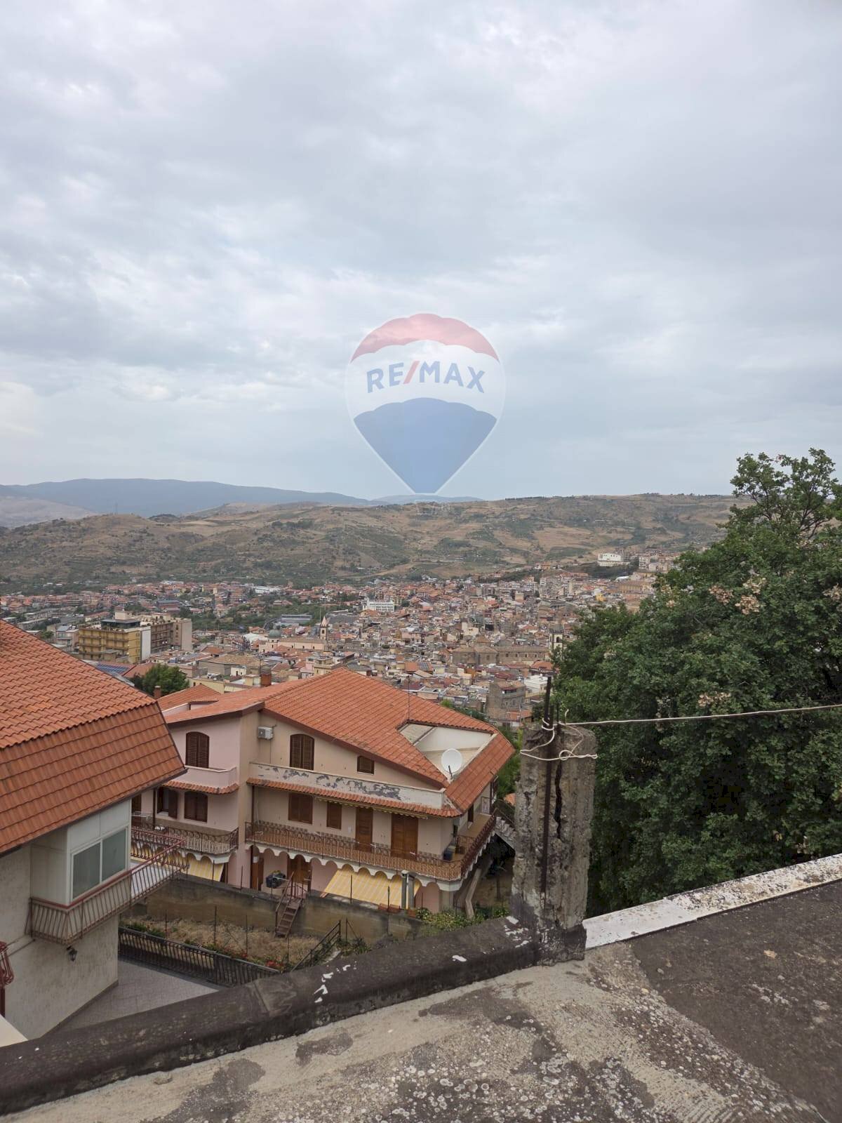 Edificio all\'aperto - Villa via vincenzo bellini
 
7, Bronte - foto 1