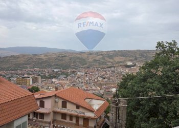 Edificio all\'aperto - Villa via vincenzo bellini
 
7, Bronte - foto 1