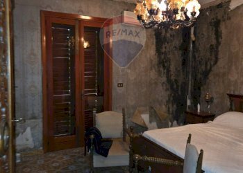 Sala da pranzo - Villa via vincenzo bellini
 
7, Bronte - foto 16