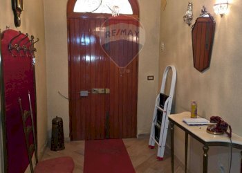 Hall / corridoio - Villa via vincenzo bellini
 
7, Bronte - foto 25