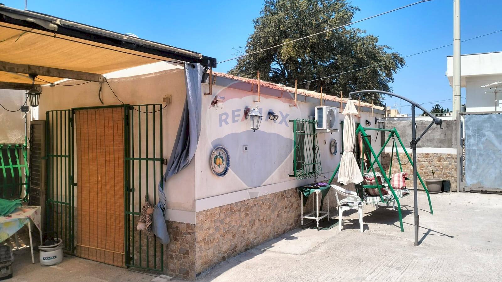 Terrazza - Villa via baia dorica
 
23, Vittoria - foto 1