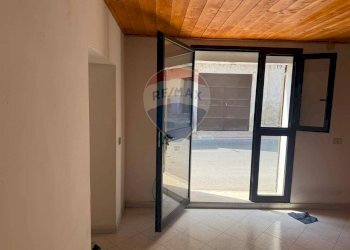 Stanza vuota - Trilocale Via duca degli Abruzz
 
39, San Marco Argentano - foto 2