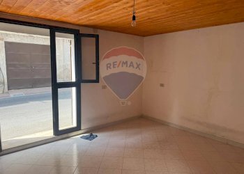 Stanza vuota - Trilocale Via duca degli Abruzz
 
39, San Marco Argentano - foto 7