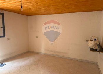 Stanza vuota - Trilocale Via duca degli Abruzz
 
39, San Marco Argentano - foto 8