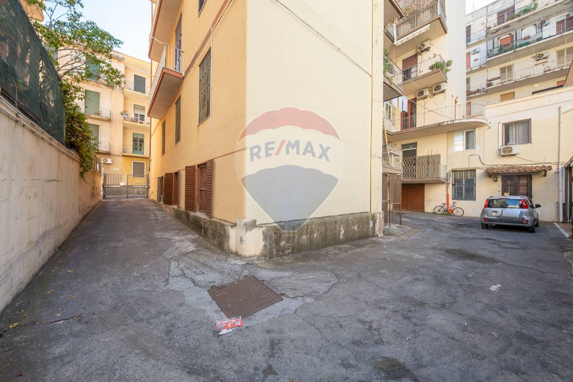 Edificio all\'aperto - Locale Commerciale VIA UGHETTI
 
70, Catania - foto 3