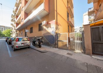 Edificio all\'aperto - Locale Commerciale VIA UGHETTI
 
70, Catania - foto 2