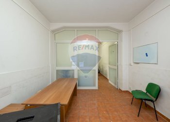 Hall / corridoio - Locale Commerciale VIA UGHETTI
 
70, Catania - foto 12