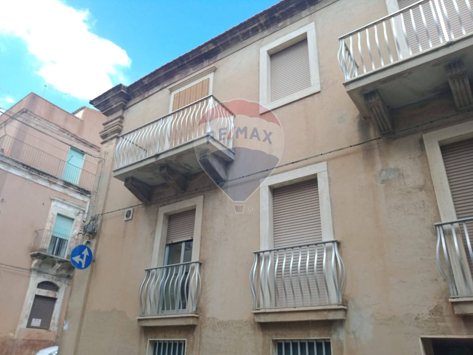 Edificio all\'aperto - Trilocale Via Mario Rapisardi
 
54, Ragusa - foto 3