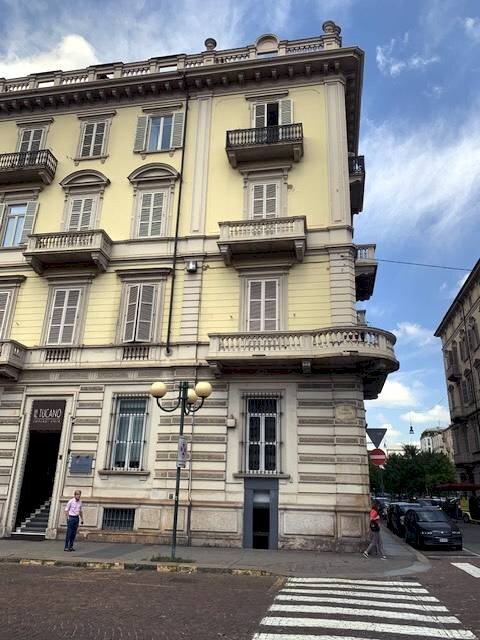 Foto 3 - Locale Commerciale Piazza Solferino
 
14, Torino - foto 2