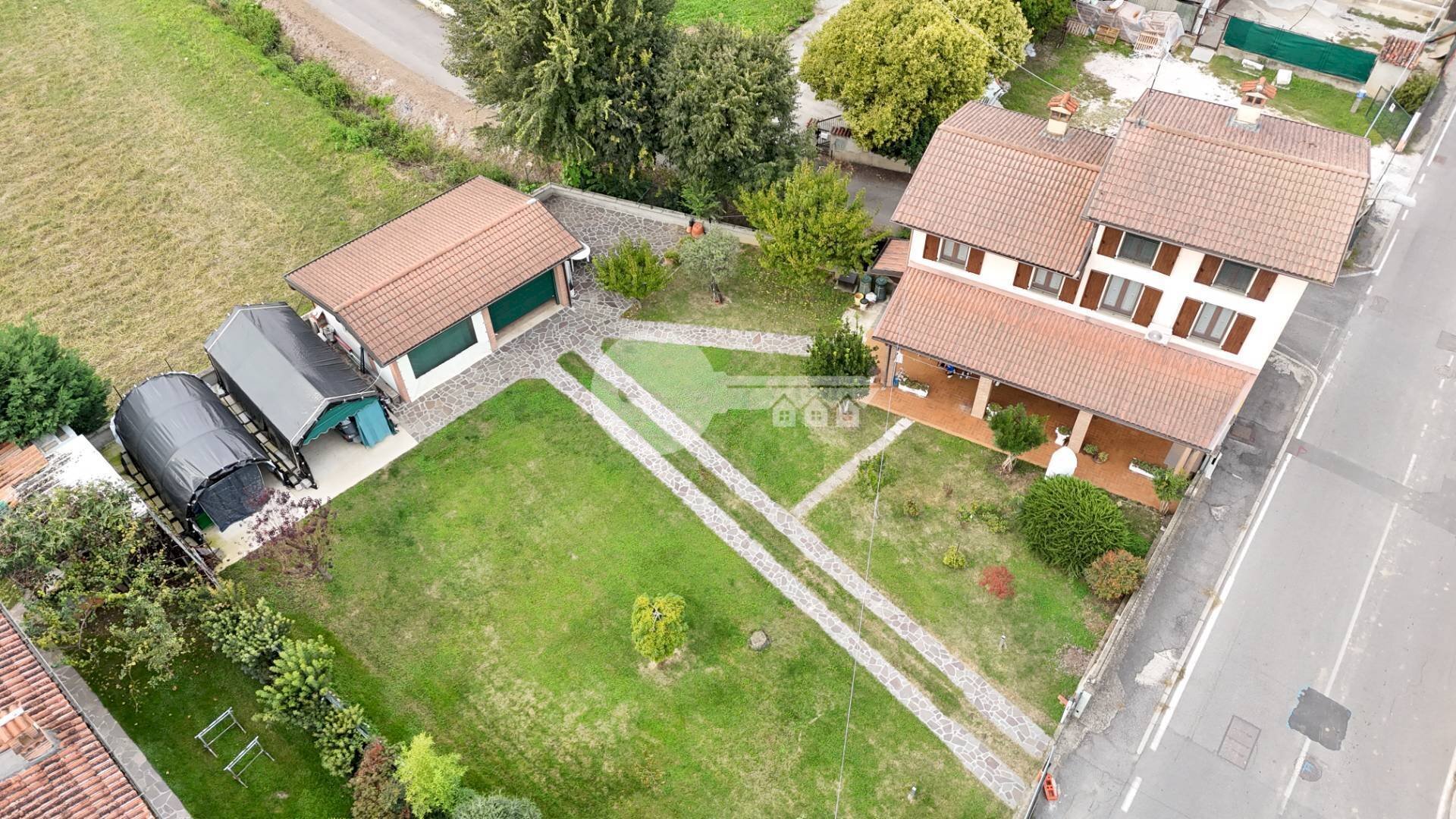 Foto 3 - Villa VIA CREMONA
 
100, Borgo San Giacomo - photo 3