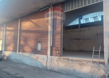 Edificio all\'aperto - Capannone Bardello - foto 2