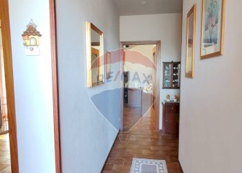 Hall / corridoio - Independent house Bogogno - photo 25