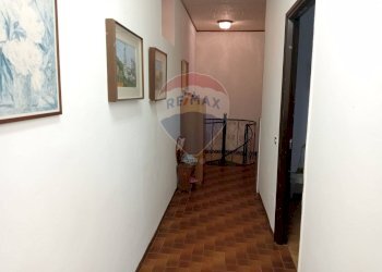 Hall / corridoio - Casa indipendente Pombia - foto 29