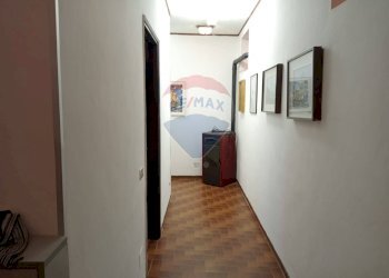 Hall / corridoio - Casa indipendente Pombia - foto 30