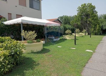 Giardino - Locale Commerciale Fontaneto d'Agogna - foto 4