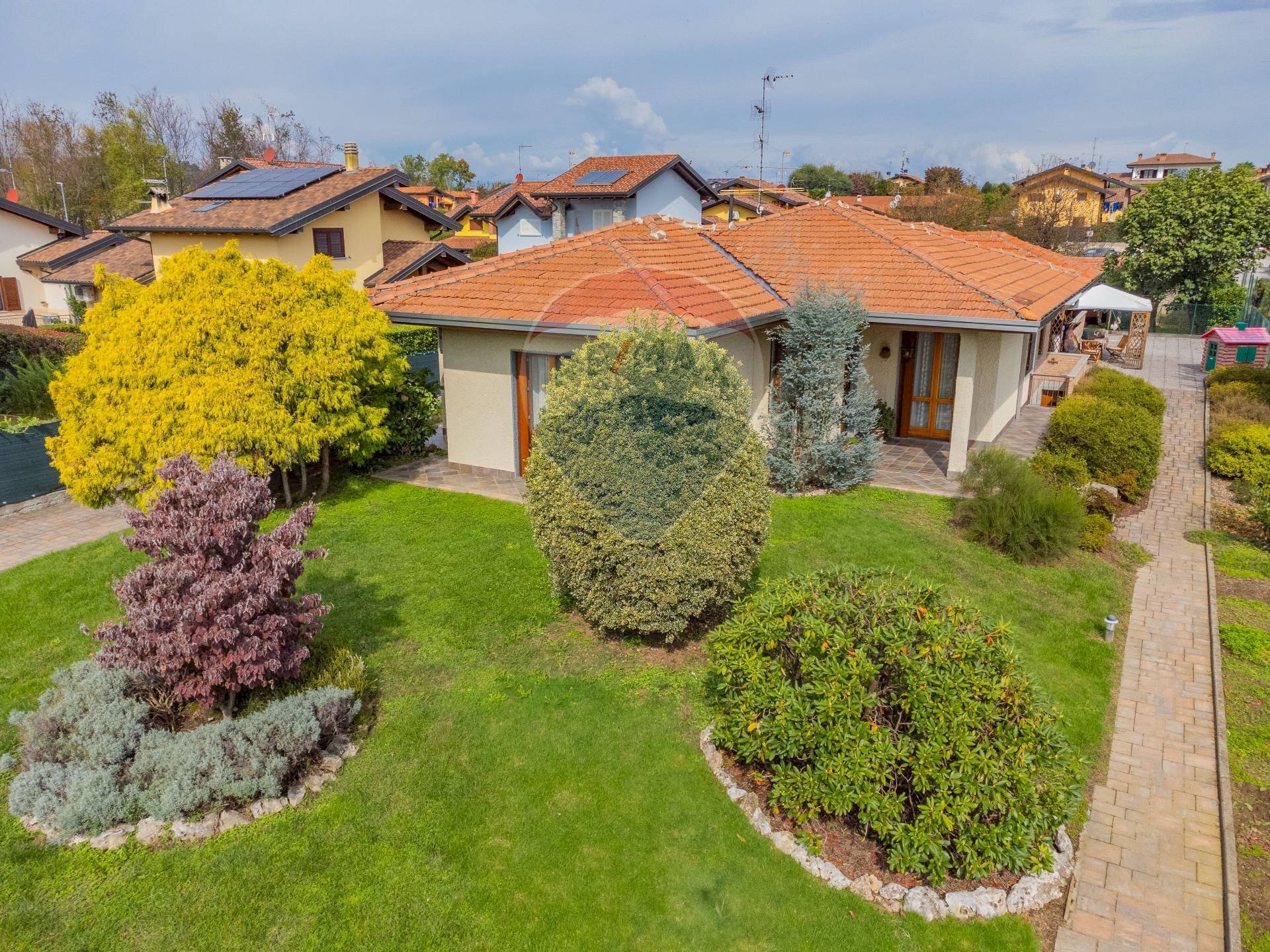 Giardino - Casa semi indipendente via monterosa
 
23, Pombia - foto 1