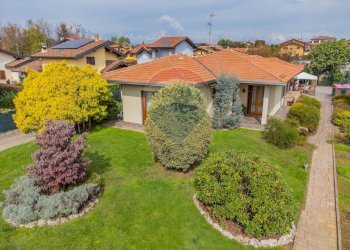 Giardino - Casa semi indipendente via monterosa
 
23, Pombia - foto 1