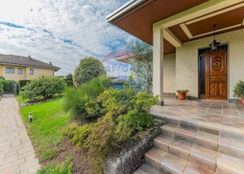 Casa all\'aperto - Casa semi indipendente via monterosa
 
23, Pombia - foto 2