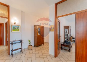 Hall / corridoio - Casa semi indipendente via monterosa
 
23, Pombia - foto 4