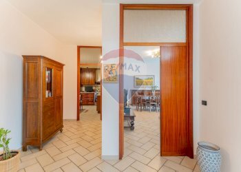 Hall / corridoio - Casa semi indipendente via monterosa
 
23, Pombia - foto 5