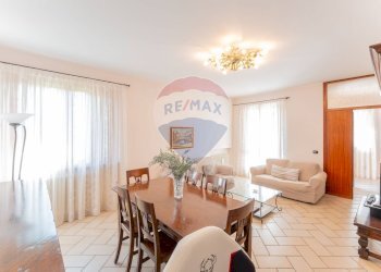 Sala da pranzo - Casa semi indipendente via monterosa
 
23, Pombia - foto 8