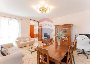 Sala da pranzo - Casa semi indipendente via monterosa
 
23, Pombia - foto 9