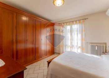 Camera / camera da letto - Casa semi indipendente via monterosa
 
23, Pombia - foto 15