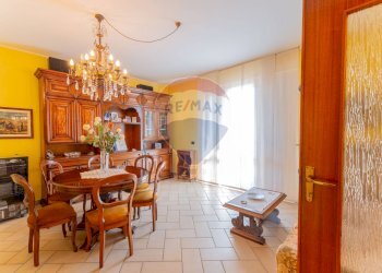 Sala da pranzo - Casa semi indipendente via monterosa
 
23, Pombia - foto 46