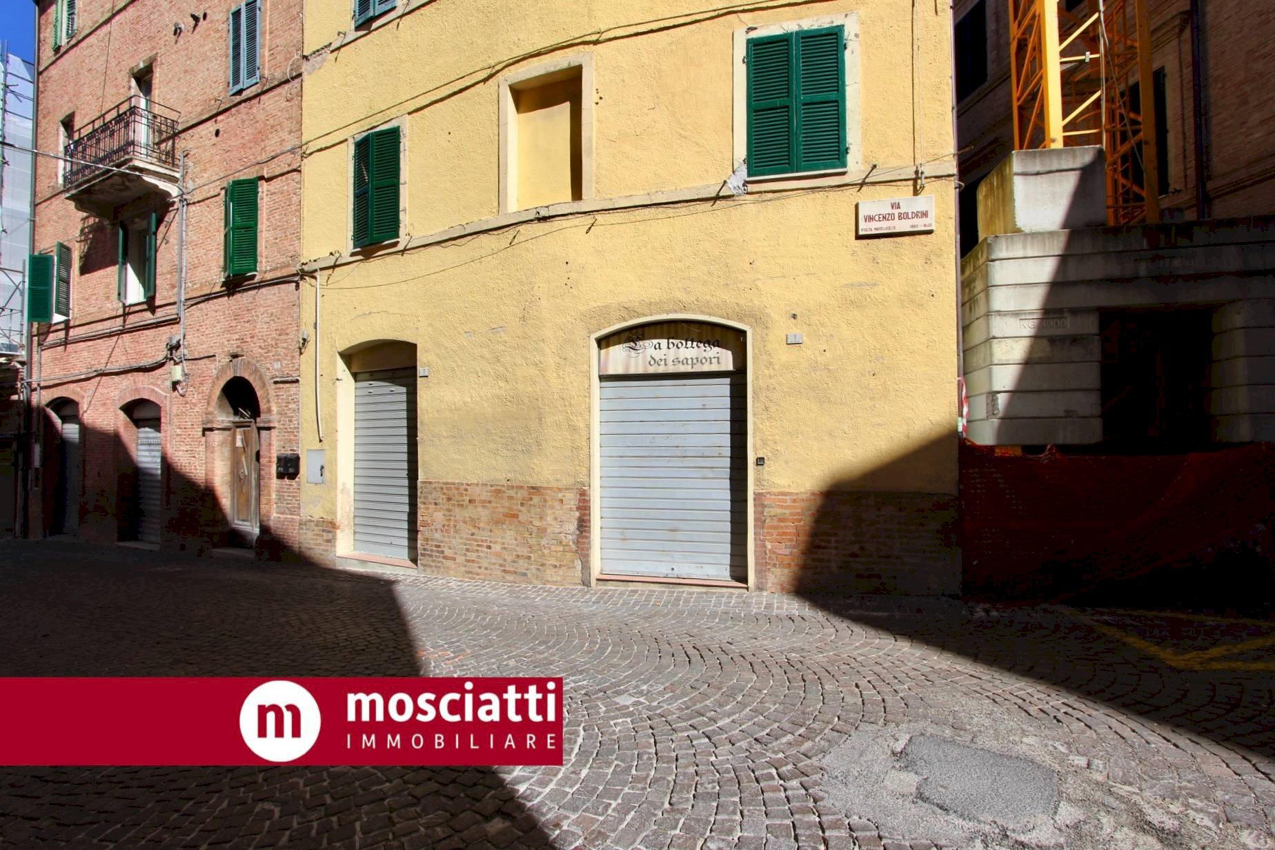 Foto 1 - Locale Commerciale Via Boldrini
 
1-3, Matelica - foto 1